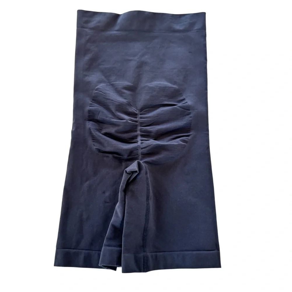 NWOT SKIMS Sz M Black High Waisted Tummy Control Shapewear Mid Thigh Shorts